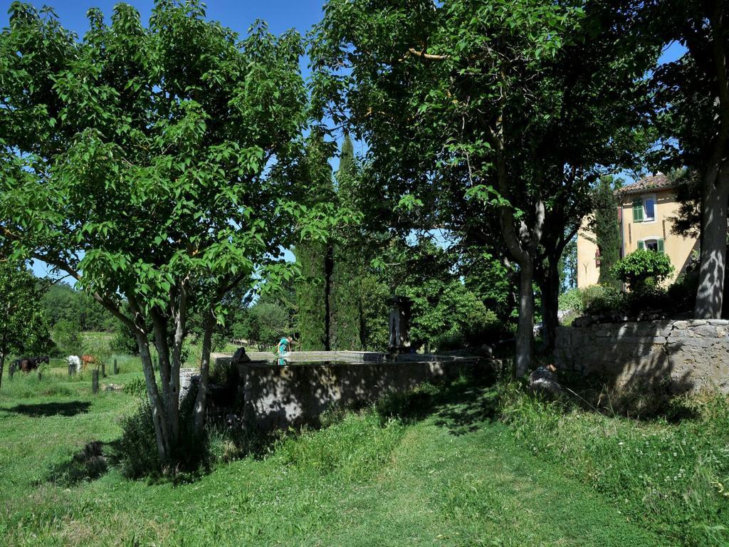 Bras Une Campagne En Provence מראה חיצוני תמונה